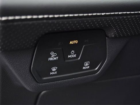 New 2026 Volkswagen Atlas SE image 11