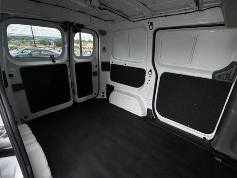 Used 2021 Nissan NV200 SV w/ Back Door Glass Package image 11
