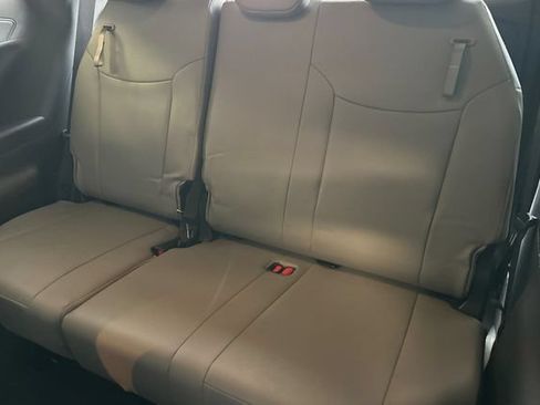 Used 2026 Toyota Sienna XLE FWD image 19