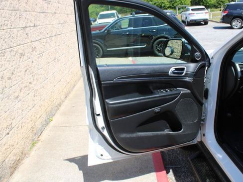 Used 2020 Jeep Grand Cherokee Limited AWD/4WD image 17