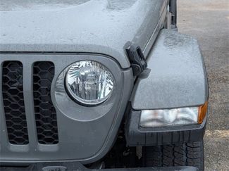 Used 2022 Jeep Gladiator Sport video 2