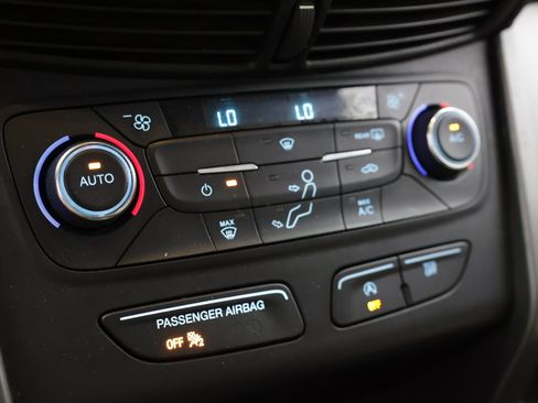 Used 2017 Ford Escape SE FWD image 18