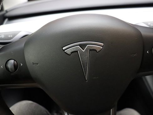 Used 2022 Tesla Model Y Long Range image 50