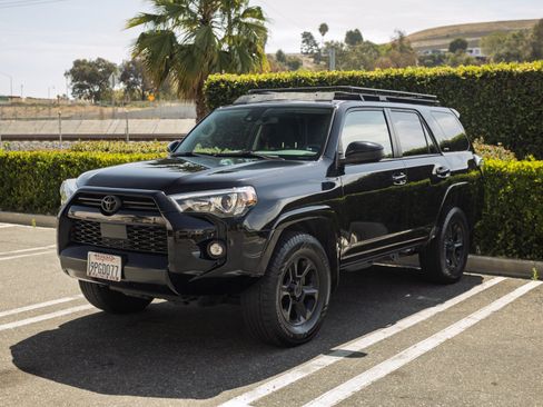 Used 2022 Toyota 4Runner SR5 AWD/4WD image 1