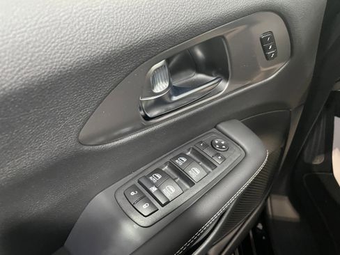 New 2026 Chrysler Pacifica Select image 9