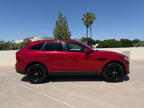 Used 2019 Jaguar F-PACE Premium image 11