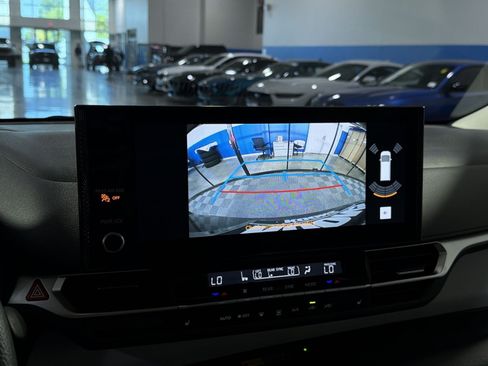 Used 2025 Toyota Sienna XLE w/ XLE Plus Package FWD image 28