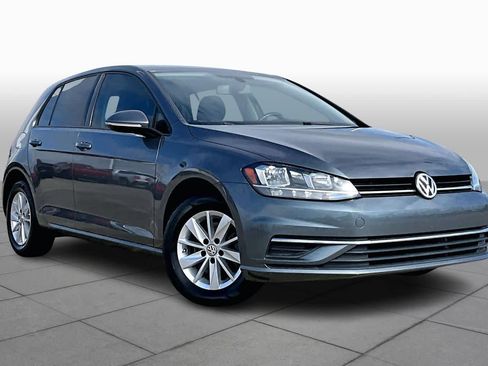 Used 2019 Volkswagen Golf S image 2