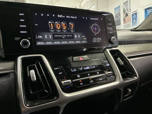 Used 2022 Kia Sorento S FWD image 19
