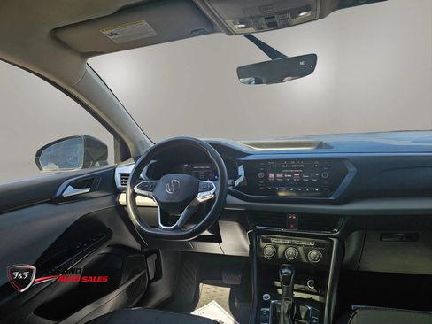Used 2022 Volkswagen Taos SE FWD image 16