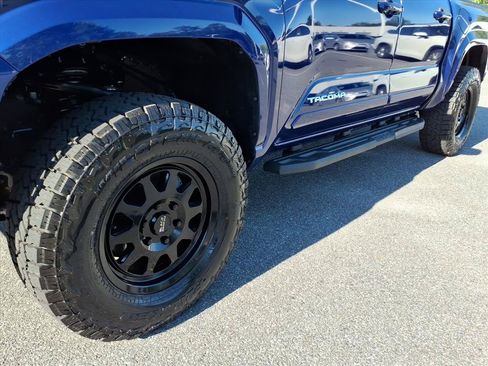 Used 2024 Toyota Tacoma SR5 AWD/4WD image 9