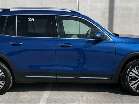 Used 2025 Mercedes-Benz GLB 250 image 3