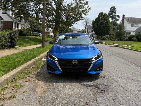 Used 2025 Nissan Altima 2.5 SV FWD image 3