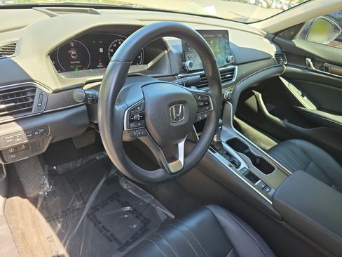 Used 2018 Honda Accord Touring image 15