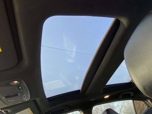 Used 2022 Nissan Maxima SR w/ Sport Mat Group image 18