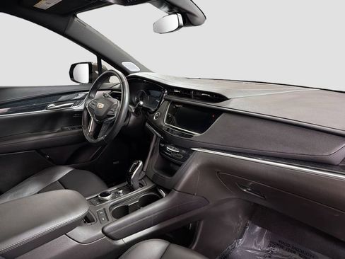 Used 2022 Cadillac XT5 Premium Luxury w/ LPO, Floor Liner Package AWD/4WD image 32