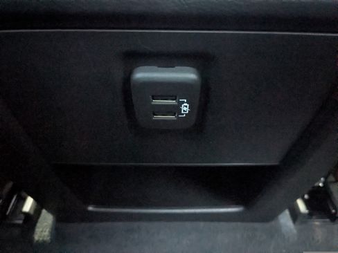 Used 2022 Chevrolet Traverse LS FWD image 18