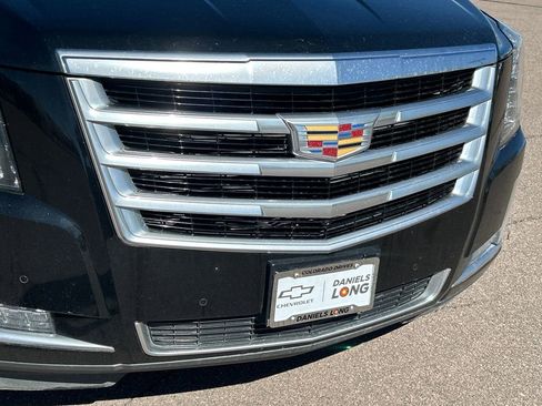 Used 2019 Cadillac Escalade ESV Luxury image 25