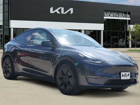 Used 2025 Tesla Model Y Long Range RWD image 7