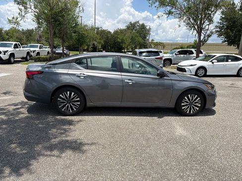Used 2024 Nissan Altima 2.5 SV FWD image 6
