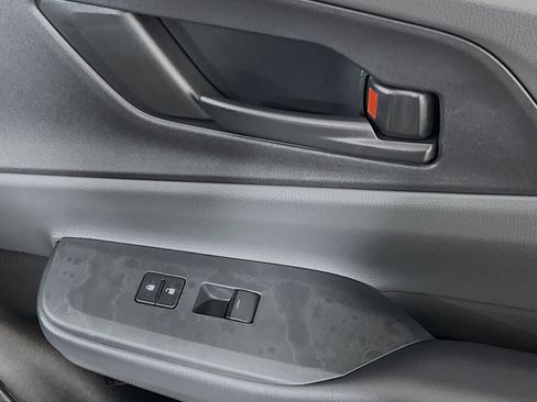 Used 2025 Toyota Prius LE image 32