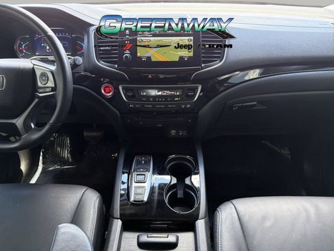 Used 2021 Honda Pilot Touring image 12