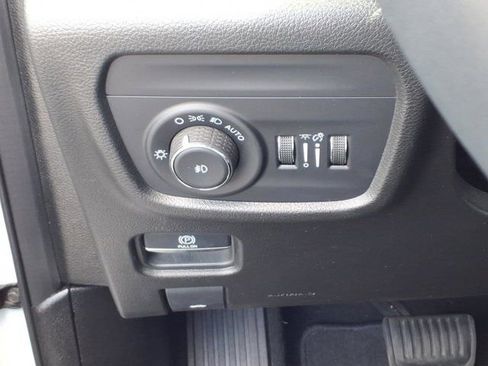 Used 2023 Jeep Grand Cherokee L Limited w/ Luxury Tech Group II AWD/4WD image 21