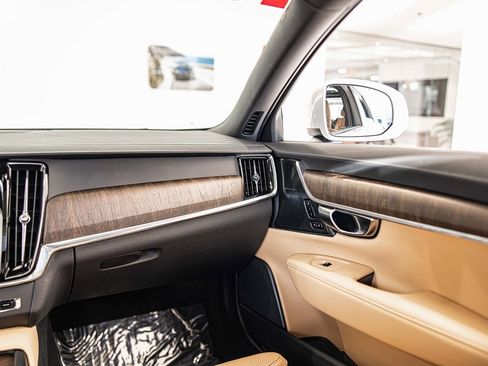 Used 2023 Volvo V90 B6 Cross Country Ultimate w/ Climate Package image 39