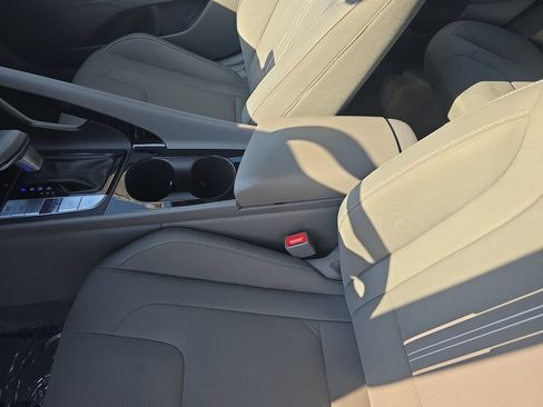 Used 2025 Hyundai Elantra SEL FWD image 25