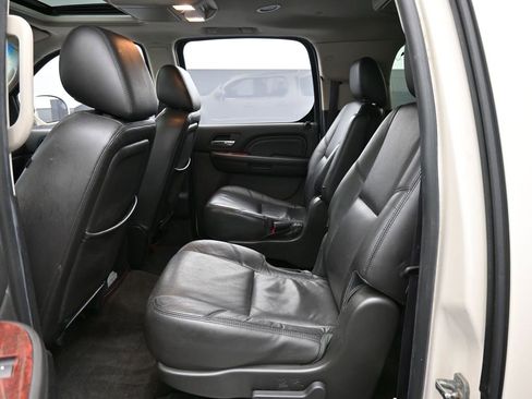 Used 2014 Cadillac Escalade ESV Premium image 36