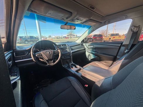Used 2017 Toyota Camry SE w/ Moonroof Package image 7