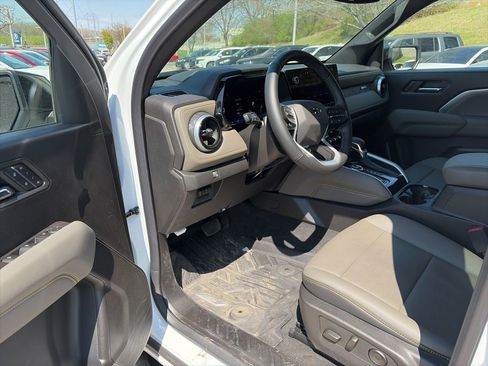 Used 2026 Chevrolet Colorado ZR2 w/ Technology Package image 12