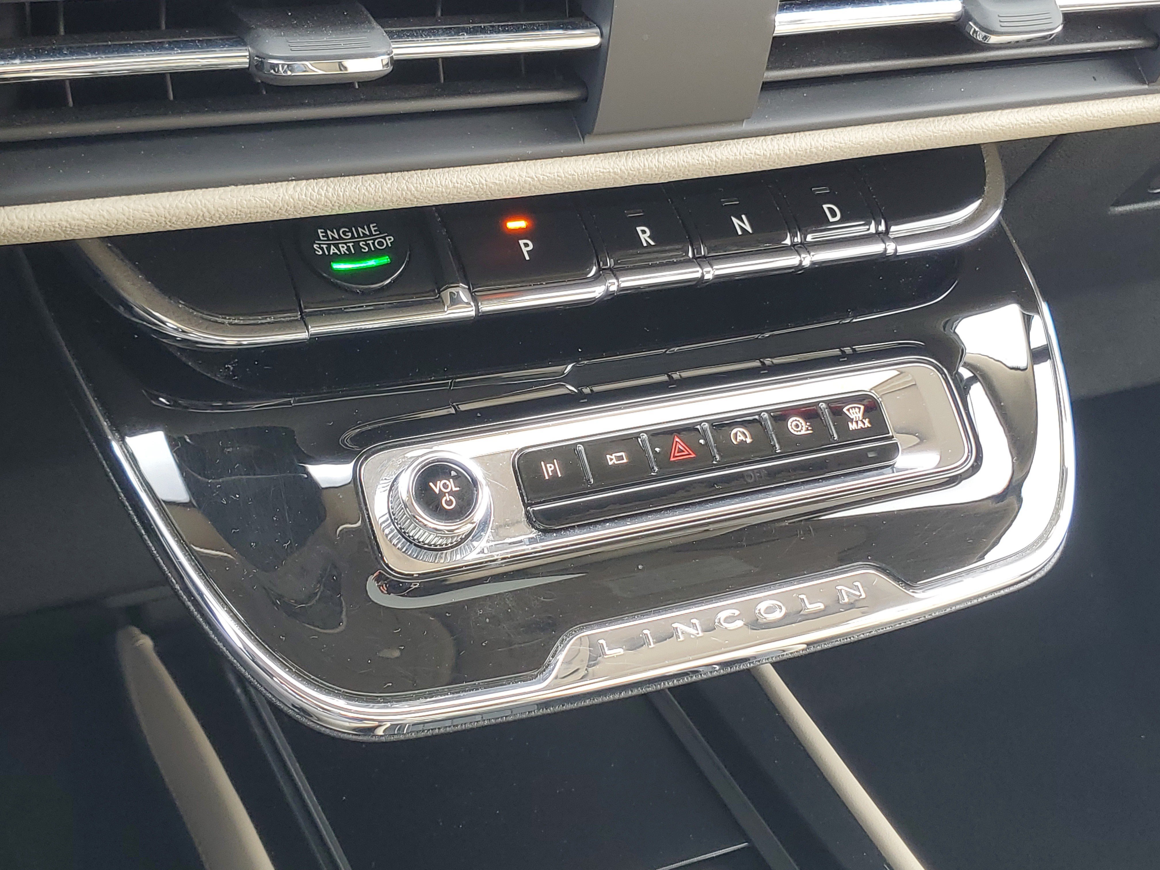 Used 2025 Lincoln Corsair AWD w/ Equipment Group 101A image 18