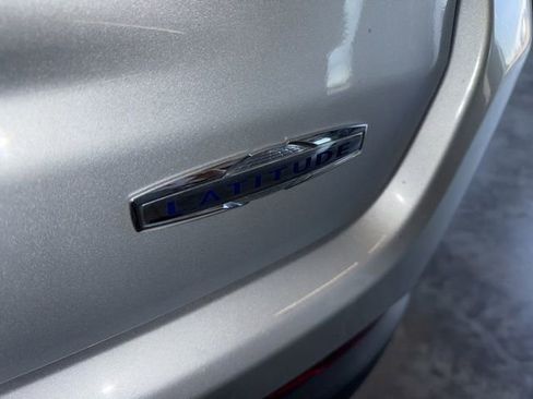 Certified 2024 Jeep Compass Latitude image 12