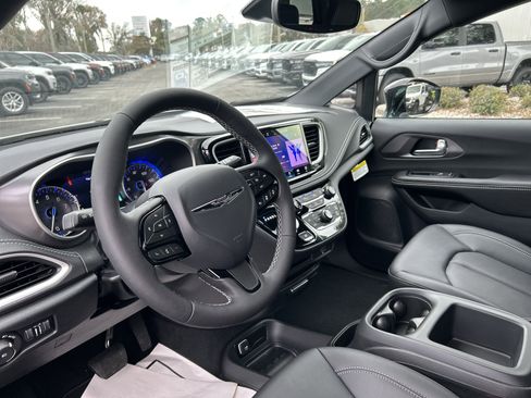 New 2026 Chrysler Pacifica Select w/ S Appearance Package image 16