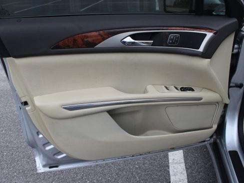 Used 2013 Lincoln MKZ Base image 28