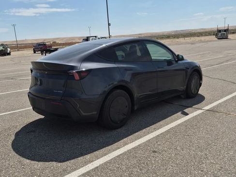Used 2026 Tesla Model Y Long Range AWD/4WD image 2