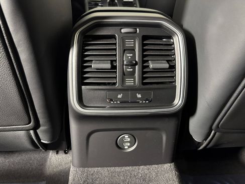 New 2026 Porsche Macan image 36