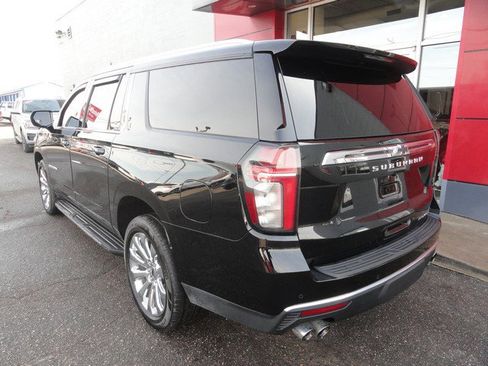 Used 2021 Chevrolet Suburban LT image 6
