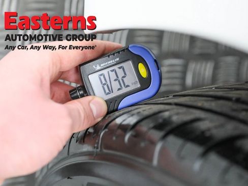 Used 2022 Toyota Prius LE image 27