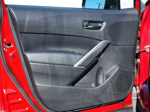 Used 2023 Toyota Corolla Cross LE image 19