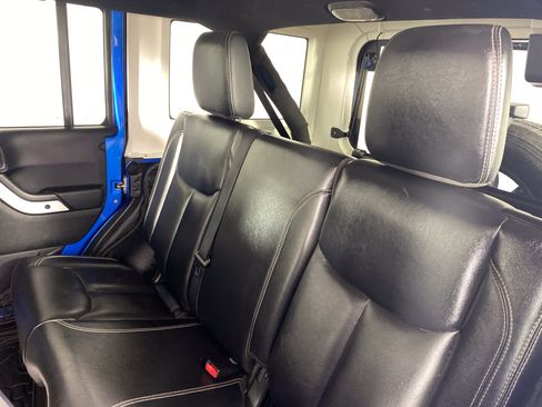 Used 2014 Jeep Wrangler Unlimited Sahara AWD/4WD image 29