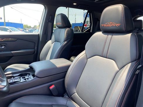 Used 2023 Honda Pilot TrailSport image 12