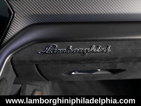 Used 2024 Lamborghini Urus Performante AWD/4WD image 36