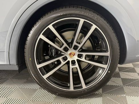 New 2026 Porsche Cayenne GTS image 12