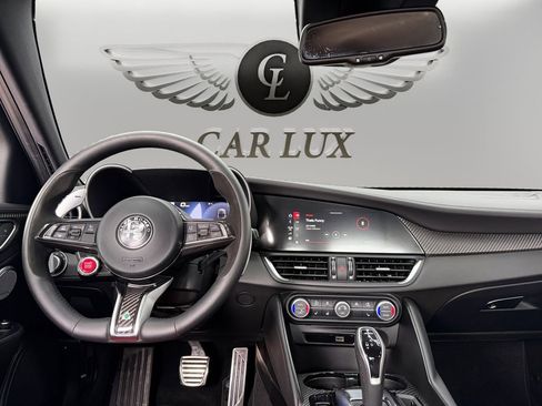 Used 2024 Alfa Romeo Giulia Quadrifoglio image 10