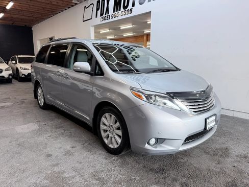 Used 2017 Toyota Sienna Limited Premium AWD/4WD image 2