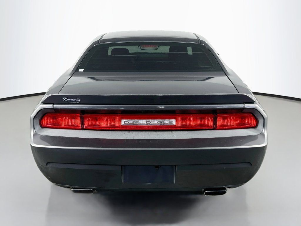 Used 2013 Dodge Challenger SXT RWD image 6