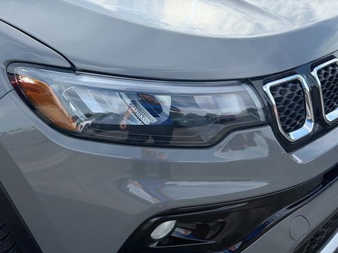 Used 2024 Jeep Compass Limited image 34