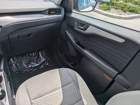 Used 2022 Ford Escape SE w/ SE Sport Appearance Package FWD image 17
